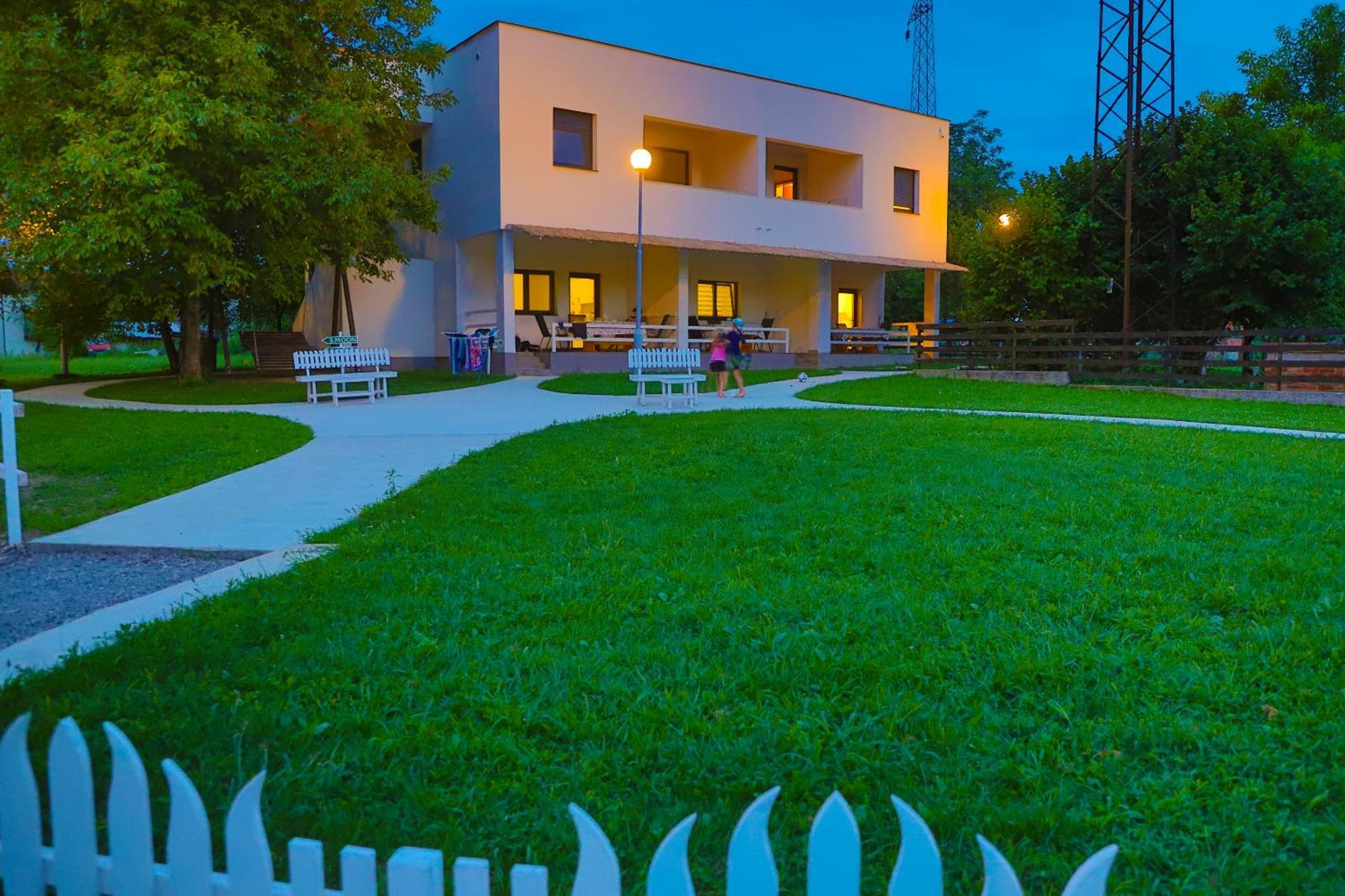 Holiday Homes Pozitiva Bihać Екстериор снимка
