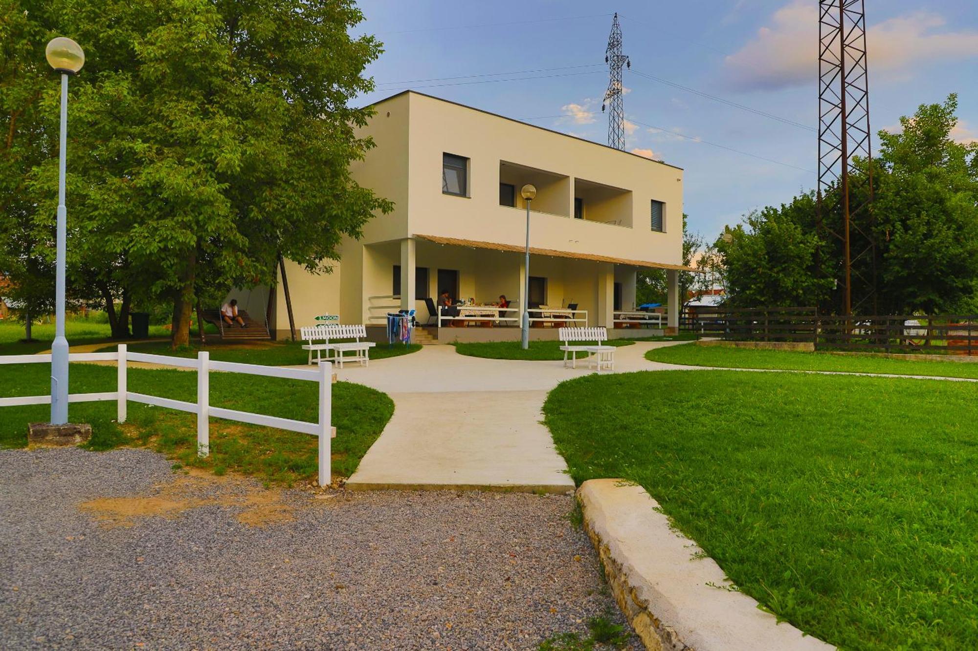 Holiday Homes Pozitiva Bihać Екстериор снимка